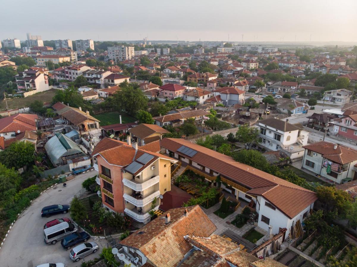 Guest House Nash Dom Kavarna Luaran gambar