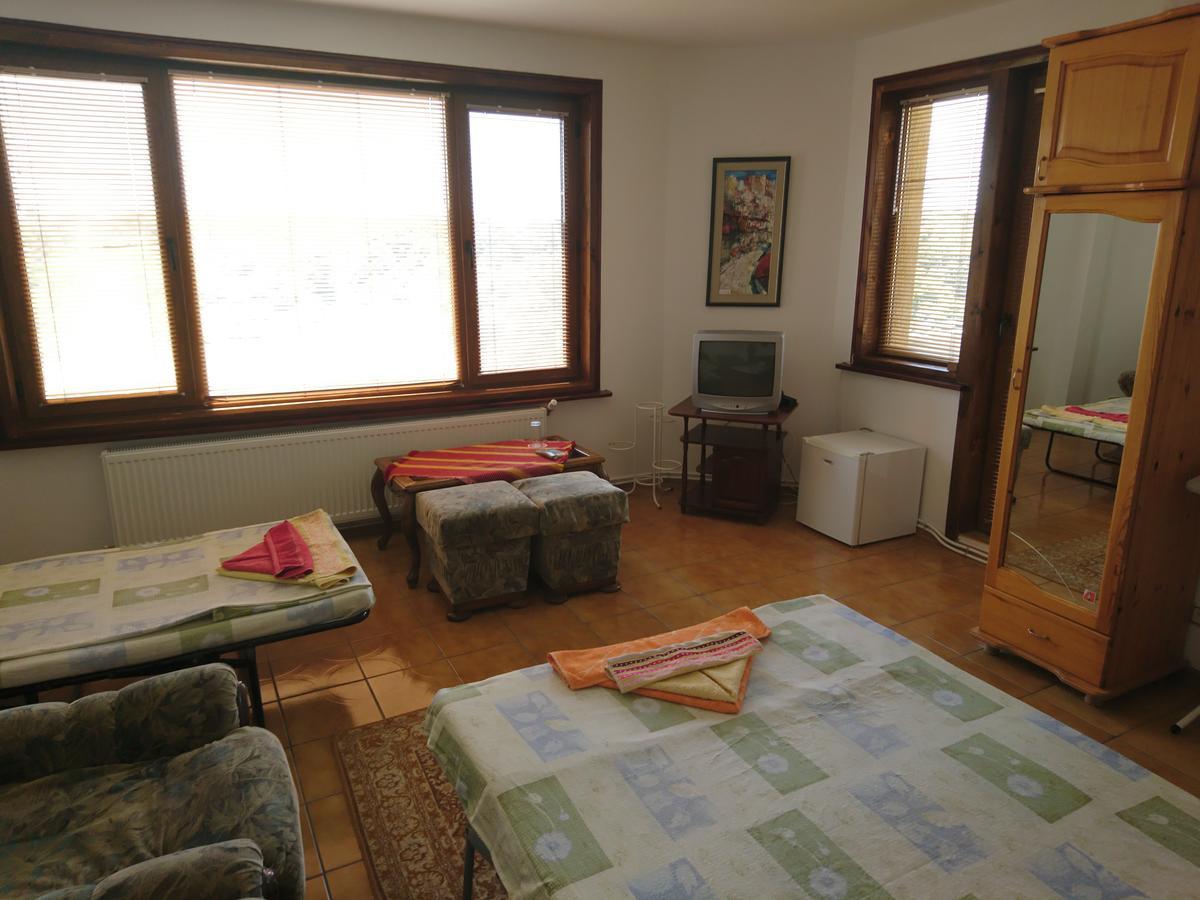 Guest House Nash Dom Kavarna Luaran gambar